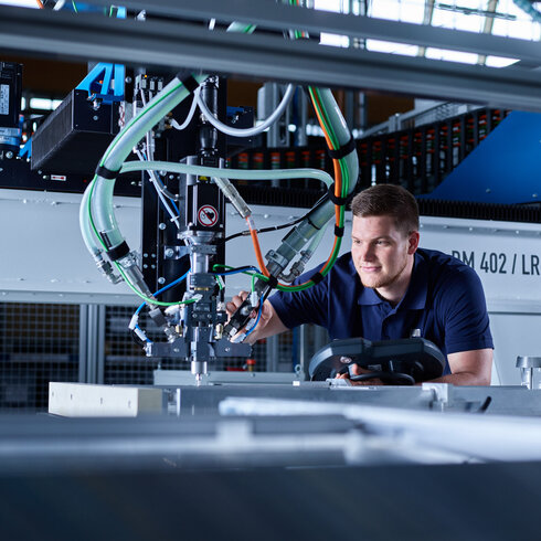 Klebeanlage für die präzise Verklebung von Komponenten