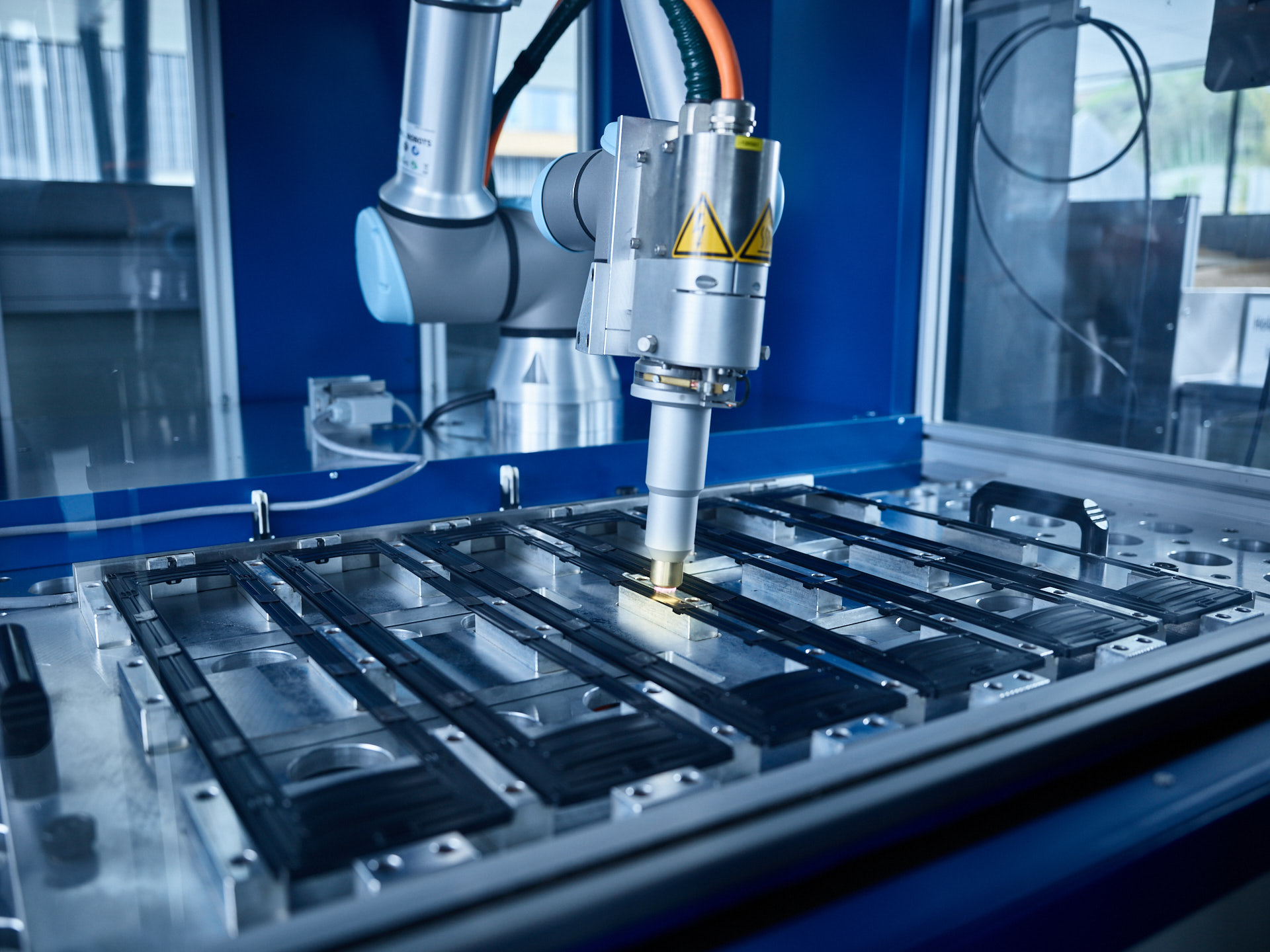 Maschinelle Bearbeitung zur Veredelung von Metalloberflächen 