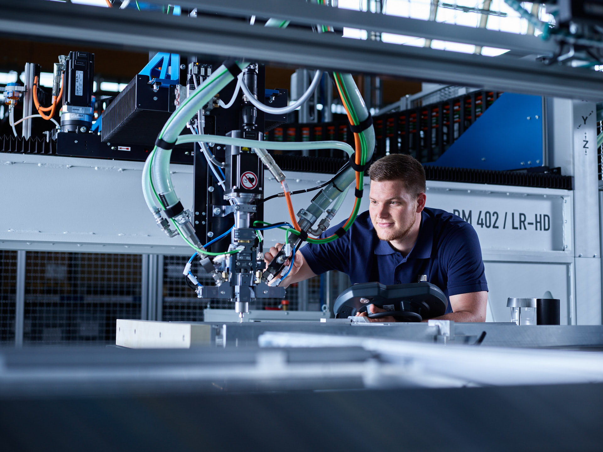 Klebeanlage für die präzise Verklebung von Komponenten